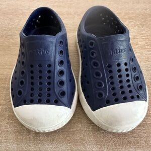 Native baby shoes size C4, navy blue